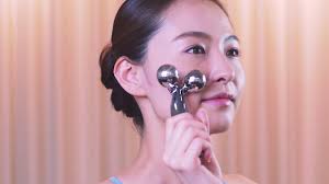 You can also wash it before storing it. How To Use Refa Carat Face Youtube
