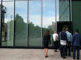 Die dz bank kunstsammlung wurde 1993 gegründet und umfasst heute mehr als 7.500 dr. Insights Social Media Kunst Finanzen Am 23 06 2014 Dz Bank Kunstsammlung Auf Dem Weg Zum Art Foyer Smcffm Foyer Medien Finanzen