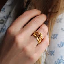 Meghan markle, 37, and prince harry, 33, had their wedding in may. Meghan Markle Loves Stacking Rings Here S How To Get The Look