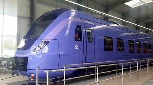 Sedan den 1 juli har folkhälsomyndigheten tagit bort rekommendationen om att använda munskydd i rusningstid. Schweden Alstom Wartet 99 Regionalzuge Von Skanetrafiken Eurailpress