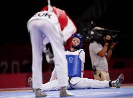 Jones was beaten in her first bout by. 9yhyz9 W Kmj2m