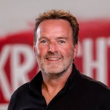 Hi vrienden en relaties, Een persoonlijke update vanuit mij: De afgelopen  12 maanden waren enorm zwaar voor mijn moeder en mij. Door intensieve  mantelzorg, ziekenhuisopnames, een langdurig verblijf…