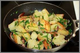 La Table Lorraine D Amelie Pommes De Terre Sautees A L Ail Des Ours Et Lardons Pommes De Terre Sautees Pomme De Terre Ail Des Ours