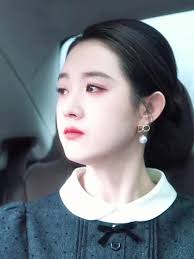 Nhỏ khóc cũng đẹp nữa