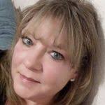 Joni Lindsay's Instagram, Twitter & Facebook