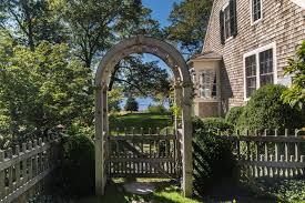 Mar 04, 2018 · while the purpose of a gate is to protect the garden (and all that's growing in it), garden gates do so much more than divide. 25 Ideas To Perk Up Your Side Yard