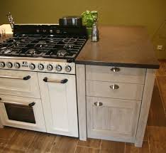 piano de cuisson integre dans l ilot piano de cuisson cuisine bois decoration cuisine