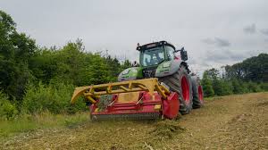 Bringt speziellen mulcher für ferngesteuerte kleinraupen. Seppi M Mulchen Und Frasen Einer Weihnachtsbaumplantage Mit 1 000 Ps Bauhof Online De