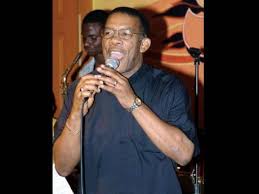 Errol Lee manages more than band's bare essentials