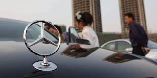 We have to adhere to all the norms of the company and by being well dressed and always equipped with a positive attitude to resolve all the problems of the customer and your team. Unhappy Customer S Viral Video Lands Mercedes Benz In Hot Water Sixth Tone å¾®ä¿¡å¬ä¼å·æç« éè¯» Wemp