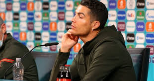 Cristiano ronaldo was angry because they put coca cola in front of him at the portugal press conference, instead of water! O6nwrcy Umbqgm
