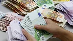 Valorile principalelor valute internaționale vor fi actualizate și în materialul de mai jos în jurul orei 13:15. Curs Valutar Leul CaÈ™tigÄƒ Teren In FaÈ›a Euro Evenimentul Zilei