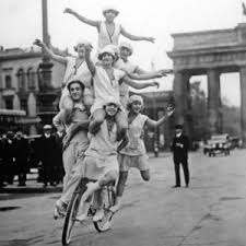 Berlin Bicycle Stunt Riders 1920s Brandenburg Gate Weimar Germany Bicycle Man Women Ladies Standing On Bike Vintage Photography Photo Print Die Goldenen Zwanziger Frau Fotografie Und Berlin