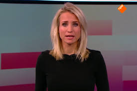 Maar we zien weinig pittige shoots van de blondine zoals we die wel regelmatig van andere presentatrices en bn'ers voorbij zien komen. Journaalkijkers Zijn Dolenthousiast Over De Gele Broek Van Dionne Stax