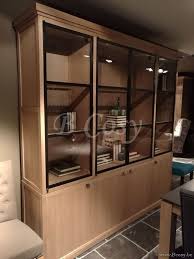 lee lewis sarah mo sarahmo interiors fabian modern landelijk strakke vitrinekast 4 glazen deuren 4 volle deuren zwart vitrinekasten kast zwart staal vitrines