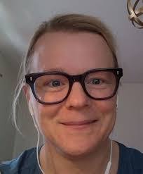 Heather Mcleod's Instagram, Twitter & Facebook