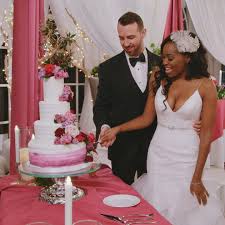 Watch netflix films & tv programmes online or stream right to your smart tv, game console, pc netflix and third parties use cookies and similar technologies on this website to collect information. Love Is Blind Traumpaar Musste Seine Liebe Anderthalb Jahre Geheim Halten Stern De