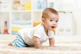 Neben dem grundsätzlichen interesse an dem, was mama und papa zu den mahlzeiten essen, kann auch die fähigkeit des sitzens dabei helfen, den passenden zeitpunkt für feste nahrung zu finden. Ab Wann Durfen Babys Sitzen