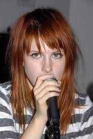 The sun is a dye job's biggest shine stealer. Hayley Williams Orange Brown Hair Orange Brown Hair Hair Photo Yellow Blonde Hair