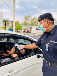 Polis bantuan petronas (worn by auxiliary police officers only, sewn on the left sleeve), the shoulder title (which says polis bantuan or auxiliary police, instead of polis diraja or royal police) and the service number (worn by junior police officers of sergeant major rank. Malaysia Airports On Twitter Safety First Happy Working Warga Malaysia Airports Myairportsupdates Myairportscares Malaysiaairports Covid19