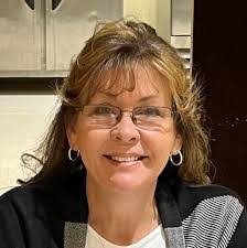 Sandi Lloyd's Instagram, Twitter & Facebook