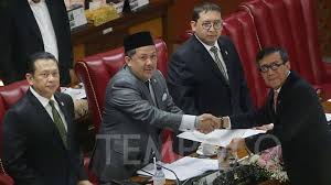 Sebelum ditangkap kpk, handang soekarno juga menangani dugaan pelanggaran pajak oleh fadli zon dan fahri hamzah. Soal Fahri Hamzah Dan Fadli Zon Jokowi Berlawanan Politik Tak Berarti Musuh Nasional Tempo Co