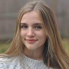 Anna Kunkel's Instagram, Twitter & Facebook