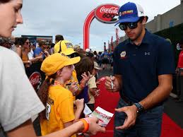 Chase elliott in select company after third win. Chase Elliott Signs Extension Through 2022 With Hendric Accesswdun Com