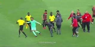 وخيم التعادل الإيجابي بهدف لكل فريق، على أحداث مباراة الوداد البيضاوي المغربي ومولودية الجزائر الجزائري، في ذهاب ربع نهائي دوري أبطال أفريقيا. Ø¨Ø§Ù„ØµÙˆØ± Ø­Ø§Ø±Ø³ Ù…ÙˆÙ„ÙˆØ¯ÙŠØ© Ø§Ù„Ø¬Ø²Ø§Ø¦Ø± ÙŠÙ‡Ø§Ø¬Ù… Ø­ÙƒÙ… Ù…Ø¨Ø§Ø±Ø§Ø© Ø§Ù„ÙˆØ¯Ø§Ø¯