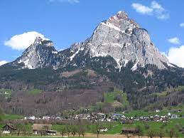 Wir haben eine kleine, aber feine karte, welche auf den grossen mythen passt. Kleiner Mythen 1811m Und Grosser Mythen 1898m Fotos Hikr Org