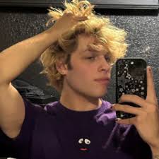 Listen to Britney Manson-L-MODEL.mp3 by ebnt in BFM playlist online for  free