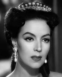 La vida de María Félix solo es posible de explicar a través de sus  películas y de su gran personalidad y belleza, con personajes que  parecieran hechos a medida y que interpretó