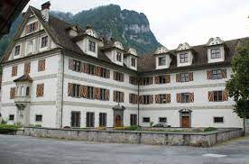 Stock des freulerpalastes, im dorf 19 in näfels (gemeinde glarus nord). Hauskonzert Vergnuglicher Musikalischer Rundgang Durch Den Freulerpalast Glarus24 Ch