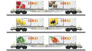 Der lieferant stellt die bestellung auf der strasse vor das haus. Marklin 47461 Modelleisenbahn Containertragwagen Set Coop Online Bestellen Muller