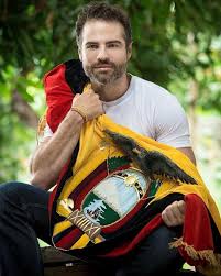 Roberto Manrique added a new photo.