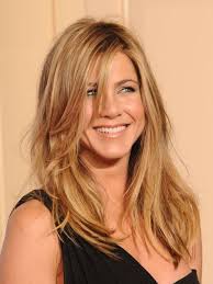 How to Blend Dark Roots with Blonde Hair at Home (in 4 easy steps)