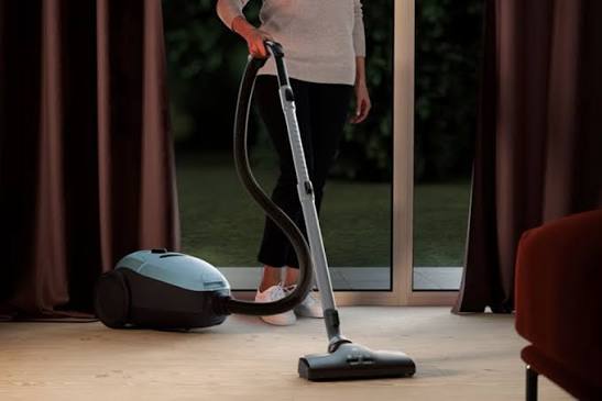 Vacuum cleaners and robots