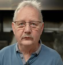 Daniel Vierling, président de la Confrérie du Flammekueche nous a ouvert  les portes de son restaurant pour nous délivrer les secrets de cette  spécialité alsacienne ! 🫓