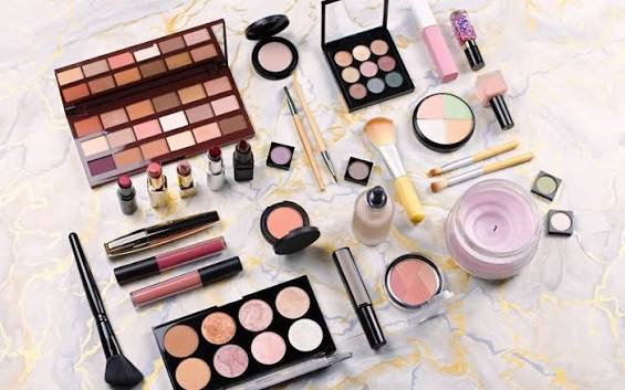 Các Mỹ Phẩm Trang Điểm Cơ Bản Bạn Nên Đầu Tư – M.O.I Cosmetics