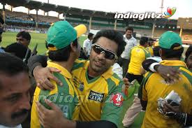 Each industry copies many films usually without bothering to buy the film rights and each industry produces a lot of. Star Cricket Kollywood Vs Tollywood Tamil Actress Gallery Indiaglitz Tamil