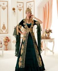 Sarmal Ve Askili Kol Detayli Yesil Kadife Bindalli Moda Stilleri The Dress Gelin Elbisesi