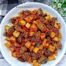 Cara memasak sambal goreng hati dan kentang: Sambal Goreng Kentang Ati Ampela Santan
