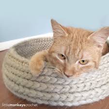 Chain two and double crochet 5 times into the first chain. Tabby Chic Cat Bed