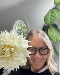 It's bananas how big this dahlia is. When they mean, dinner plate they mean  dinner plate.!!!