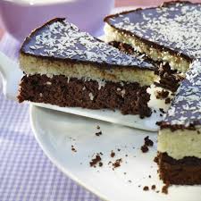 Im sommer sind versionen mit ananas, kirschen und buttermilch erfrischend, während es in der kühlen jahreszeit gerne etwas üppiger werden darf. Schokoladen Kokos Kuchen Palmin
