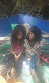 Rawi a/l semari, 10, dijumpai ahli keluarganya di pondok di mana mangsa dilaporkan hilang selepas dia kembali semula bersendirian. Kenapa 7 Kanak2 Orang Asli Hilang Secara Misteri Keluarga Anak2 Orang Asli Dilayan Dengan Teruk Luahan Aktivis Sozcyili