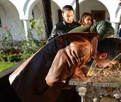 Pentru ca ar fi la fel un tonomat cu fise. Minunile Crestinortodox Ro