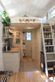Tiny House Une Maison Xxs Une Salle D Eau Xxs Et Un Plan De Travail Avec Un Matelas A L In 2020 Tiny House Furniture Tiny House Bedroom Tiny House Interior Design