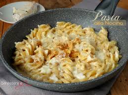 Pasta Con Crema Di Gorgonzola E Noci Benessere E Gusto Blog