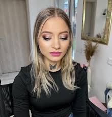 Tóth Martina Professional MakeUp Artist by Ella's BS